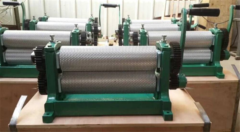 beeswax foundation machine02