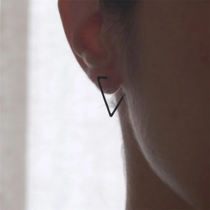

Punk Style Black Geometry Triangle Earring For Women Chic Ear Jewelry Stud Earrings Fashion Brincos Girls Gift NEW 2017