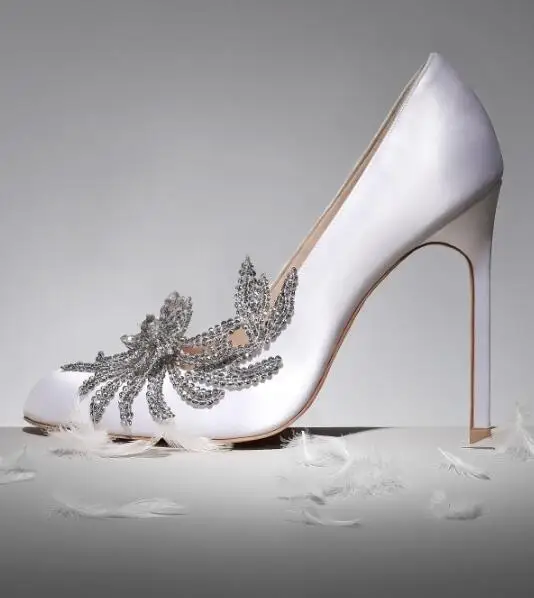 Большая распродажа; белые атласные туфли-лодочки; женская обувь украшенная хрусталем; белые свадебные туфли с круглым носком; женская обувь без шнуровки для невесты на каблуке