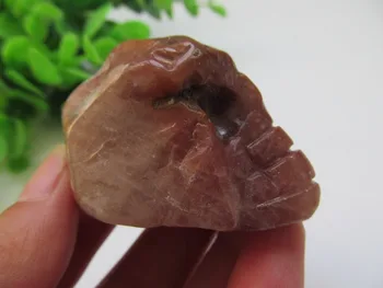 

Natural Wood Quartz Skull Stone Carved Chakra Figurine Crystal Healing Feng Shui Reiki Skull For Halloween 67g