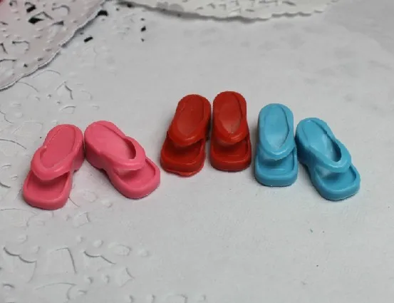 100Pairs lot Best Selling Flip Flops For 11 Girl Dolls Toy Slippers Mixed Color Sandals Doll