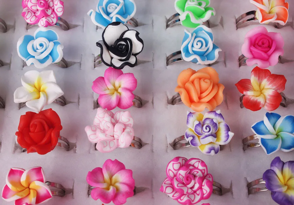 100 Смешанная партия из шт. цветные вечерние кольца с цветком для маленьких девочек из полимерной глины с витриной