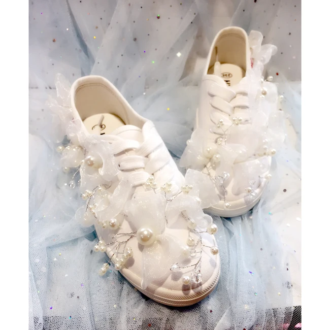 Белые туфли для невесты свадебные туфли с жемчугом и Туфли без каблуков персонализированные пользовательские холст Стразы бусины Спортивная повседневная обувь WK114