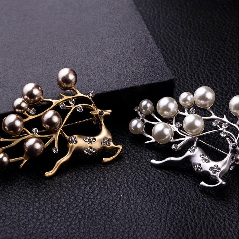 

Mini Deer Brooches Metal Clothing Accessories Alloy Rhinestone Brooches for Women Elk Pins Female Jewelry Decorations Brooch