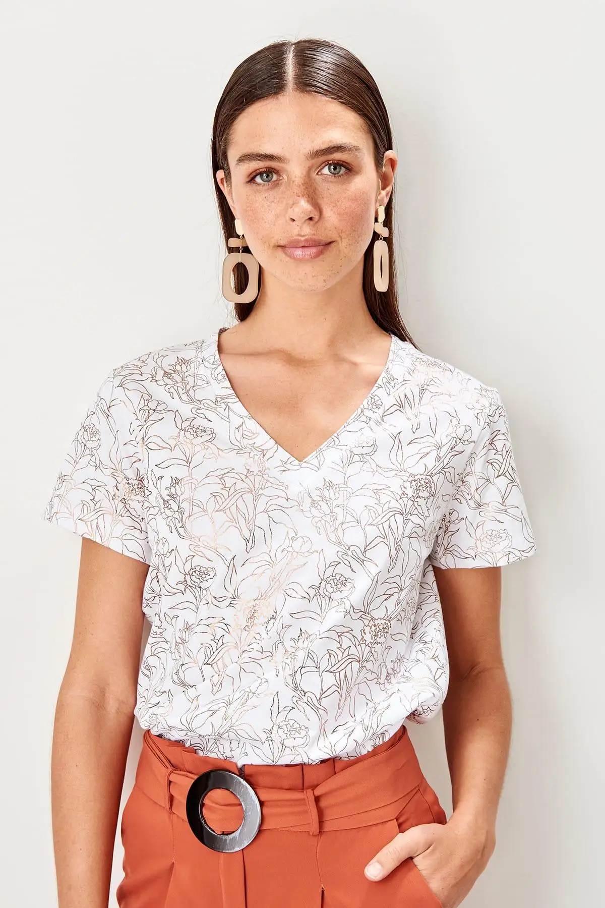 Trendyol белые Базовые Трикотажные футболки TWOSS19VG0270|Футболки| |