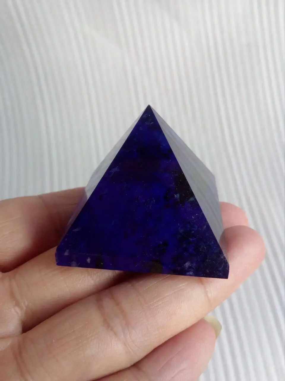 

(4cm) smelting blue quartz crystal point pyramid