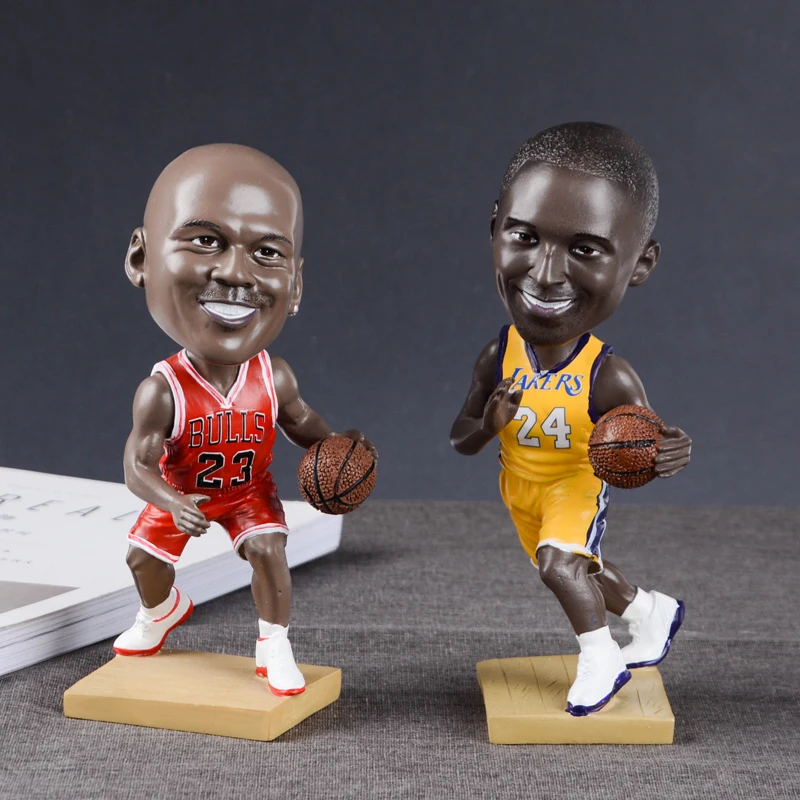 

Birthday gift of basketball to Kobe The creative personality of male students On James practical Christmas statues dies