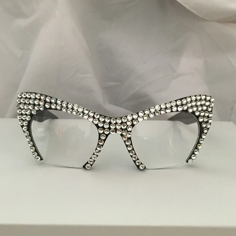 New 2018 Women Luxury Brand Sunglasses Skull Rhinestone Decoration Cat Eyes