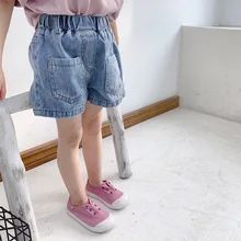 Детские шорты для девочек от 2 до 7 лет, летняя одежда для малышей, однотонные синие джинсовые короткие штаны, Модные свободные детские джинсы с карманами