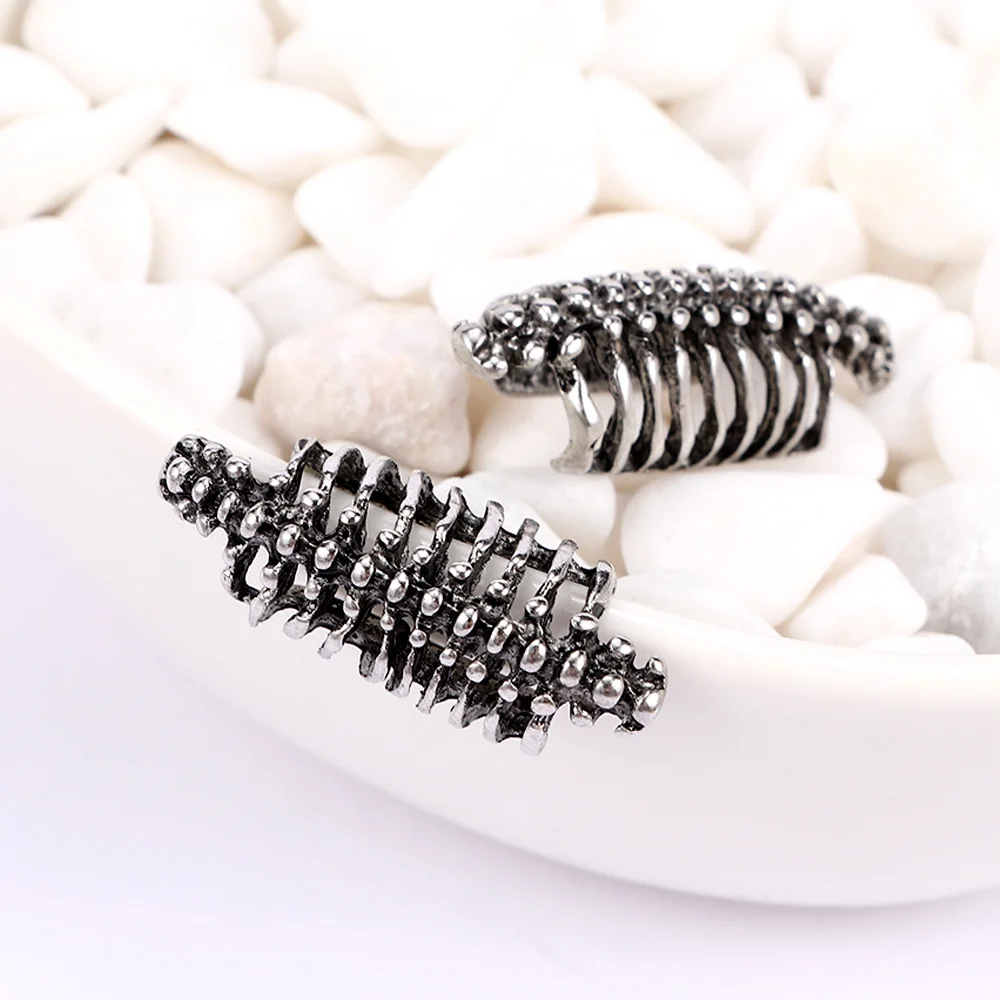 

2Pcs Fashion Clip Earrings Unisex European and American Retro Personality Gothic Punk Skull Spine Without Pierced Earrings