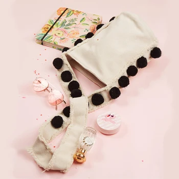 

The new type of Xiaozhong Coloured Hairy Ball ins Canvas Bag with wide shoulder straps and sloping single shoulder bag for ladie