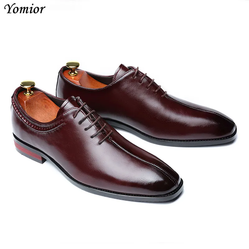 Yomior/Мужские модельные туфли с квадратным носком; деловые лоферы в итальянском стиле; элегантные свадебные туфли для мужчин; Zapatilla Hombre; большие размеры
