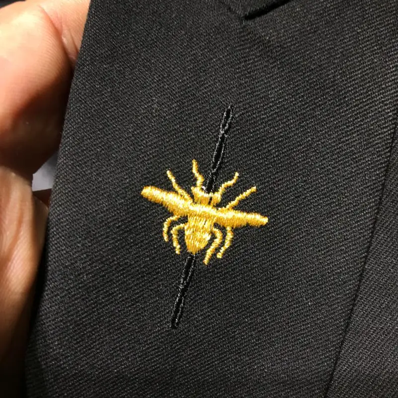Top Quality Chic Bee Embroidery Smart Casual Mens 3Pcs Outfits Formal Business Office Work Wear Slim Fit Wedding Dress Suits Top Quality Chic Bee Embroidery Smart Casual Mens 3Pcs Outfits Formal Business Office Work Wear Slim Fit Wedding Dress Suits