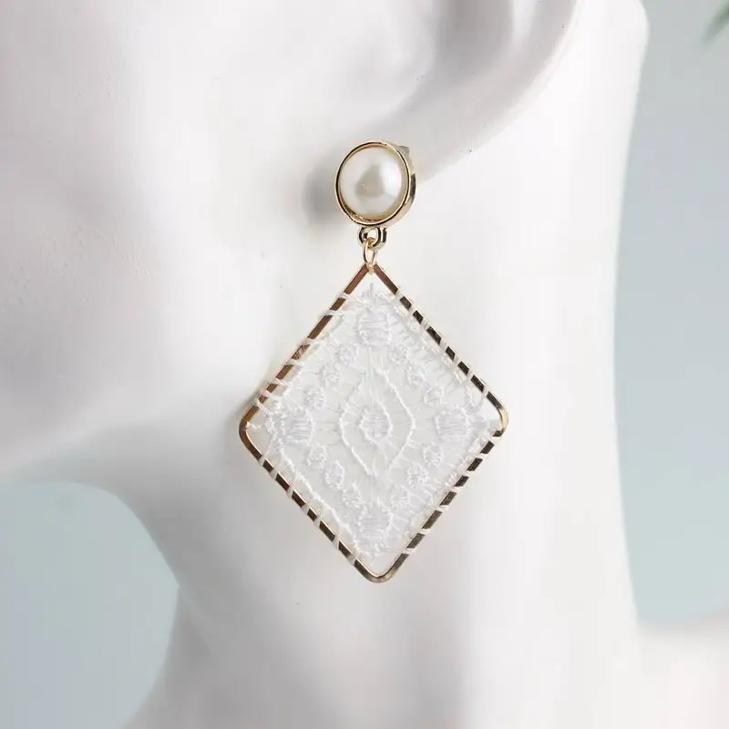 E5772 White