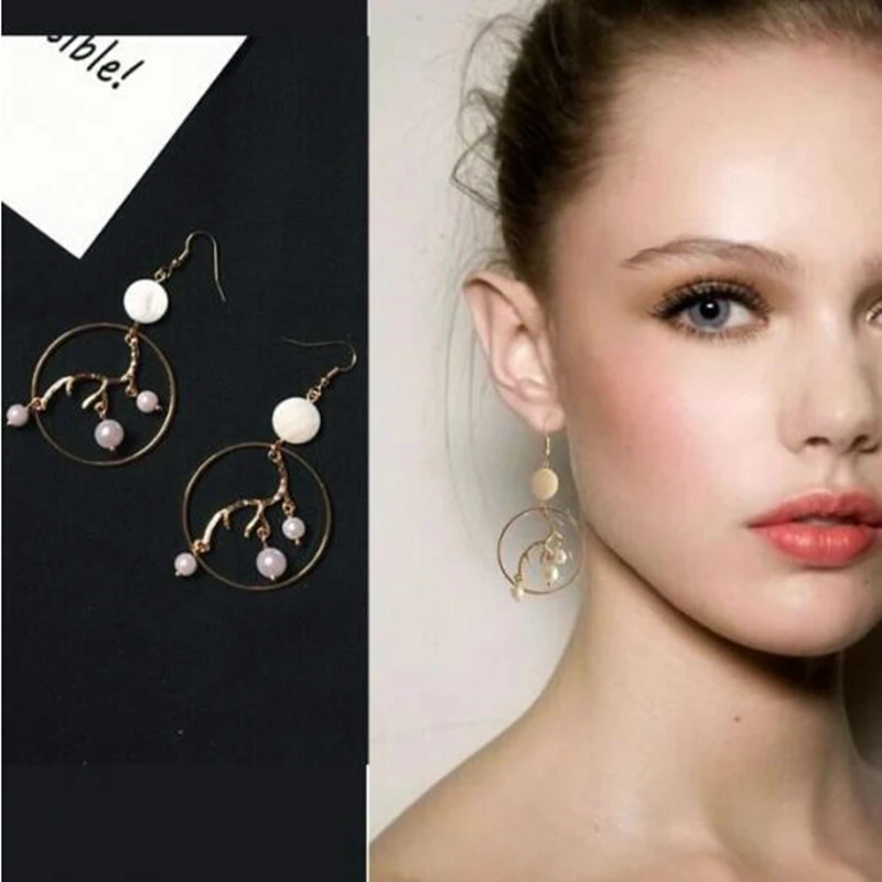 

Hot Fashion Shell Earrings Jewelry Gift Temperament Geometric Circle Branch Pearl Connection Long Statement Earrings for Women