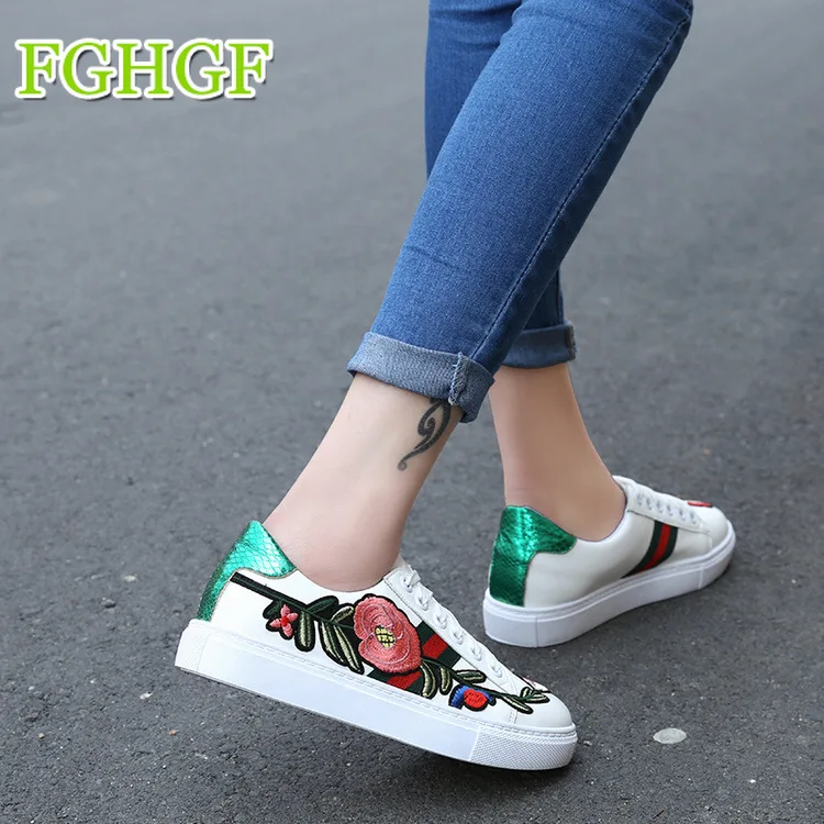 

2018 Autumn Winter Running Casual Shoes Women Genuine Leather Platform Sneakers Shoes Embroidered Breathable Lace-Up for Ladies