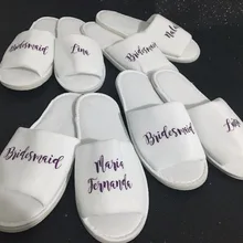 Изготовленный на заказ Название названия для свадьбы, невесты, подружки невесты со стразами на свадьбу тапочки курица уик-энд девичник тапочки для спа сувениры для вечеринки ко дню рождения