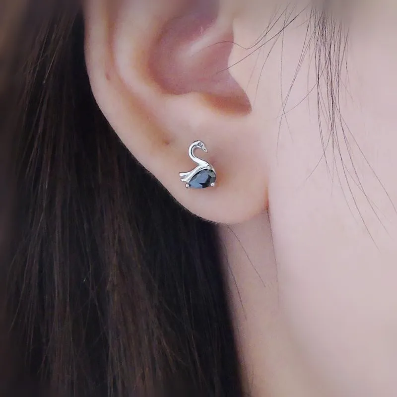 

New jewelry design 925 silver black and white swan earrings exquisite simple wild fashion small silver earrings
