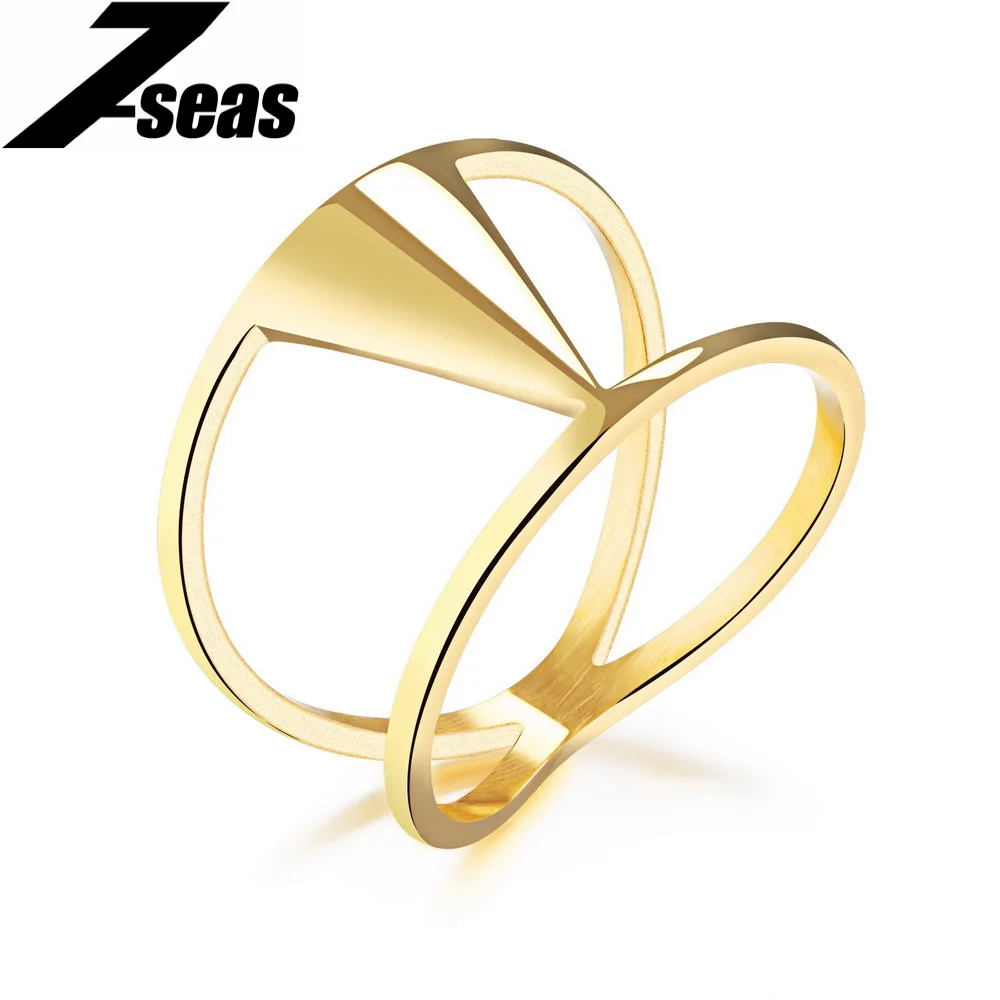 Кольца без вставок золото. Геометрические золотые кольца. Кольца геометрической формы. Золотое кольцо с подвеской. Кольцо золотое геометрическое.