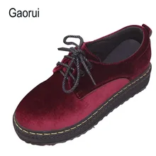 GAORUI/Новинка; сезон весна; женская обувь на платформе; Модные Винтажные Роскошные Брендовые женские водонепроницаемые мокасины из флока; бархатные оксфорды; обувь с перфорацией типа «броги» на шнуровке