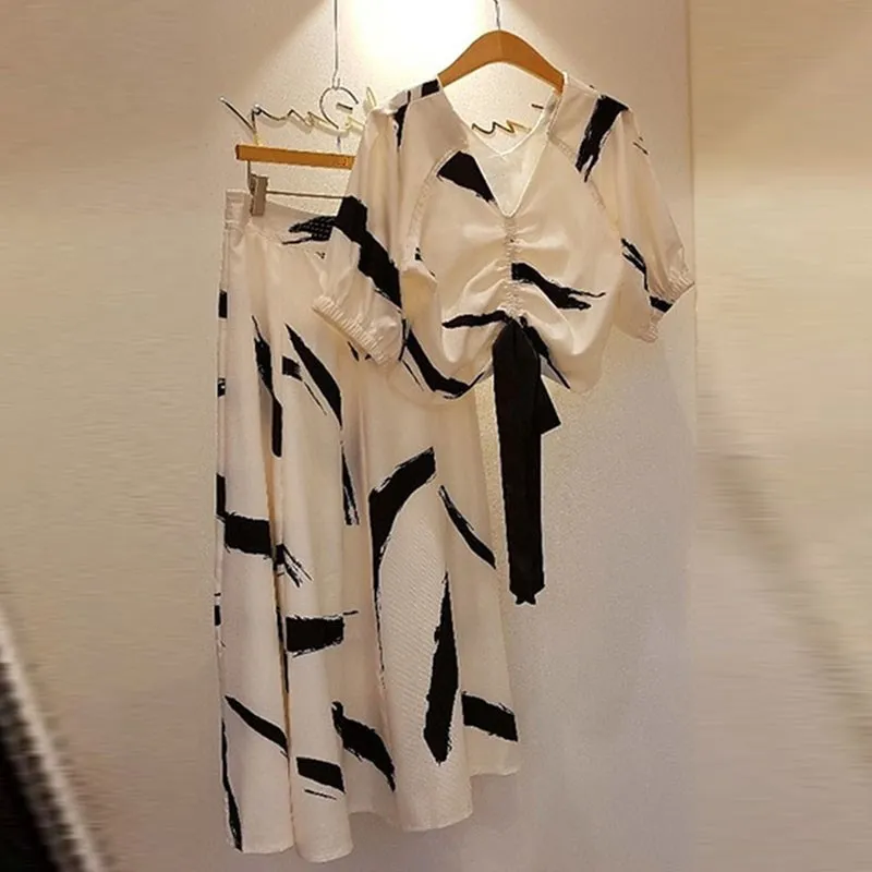 

2019 Women Beach Party 2 Piece Outfit White Print Long Skirts V-Neck Short Sleeve Blouse Women Sets