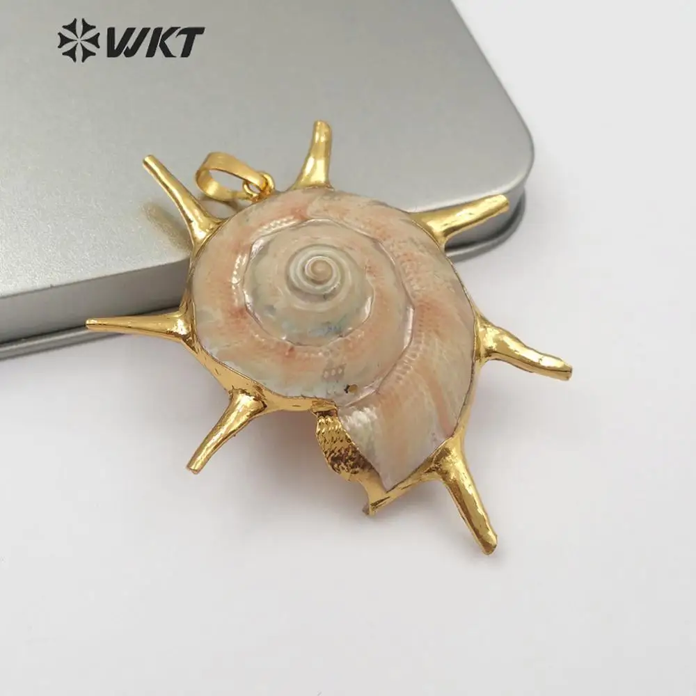 

WT-JP134 Trumpet Shell Pendant Sunflower Shape Gold Trim Pendant White Shell In Snail Shape Women Shell Necklace Pendant