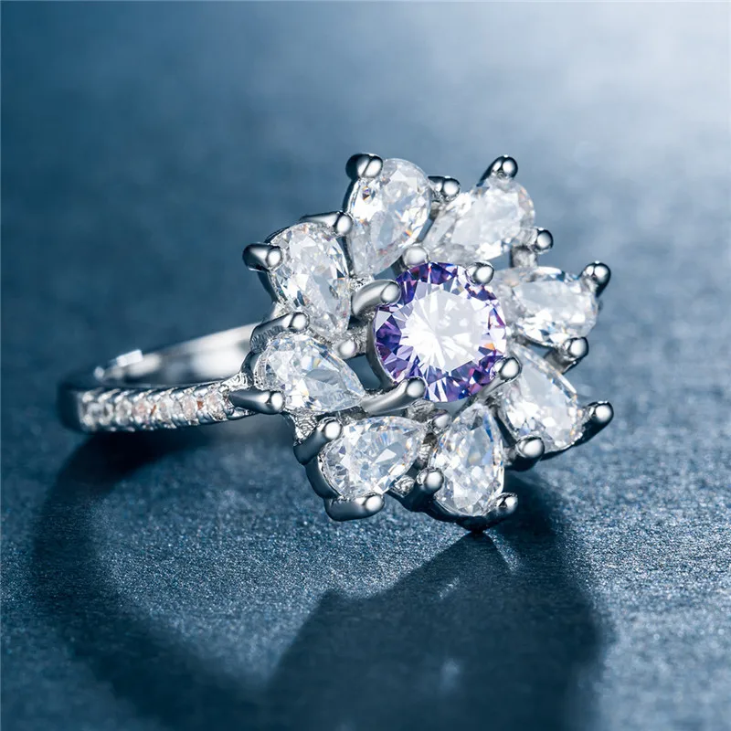 

Huitan Elegant Flower Ring Band Partysu Stylish Clear Cubic Zircon Prong Setting Elegant Peach Flower Design Gift For Girlfriend