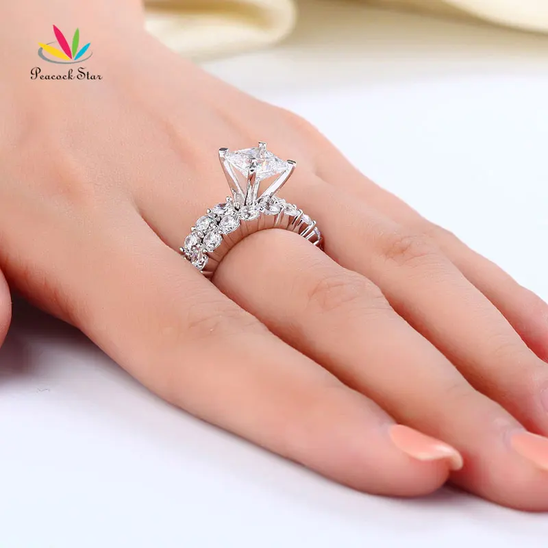 fr8135_hand_3