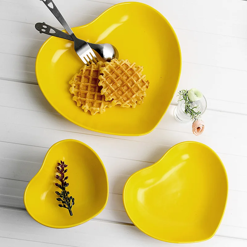 

Nordic Heart Shape Ceramic Dinner Plate Solid Matte Porcelain Lover Bowl Home Breakfast Dinnerware Fruit Nuts Snack Dish Plate