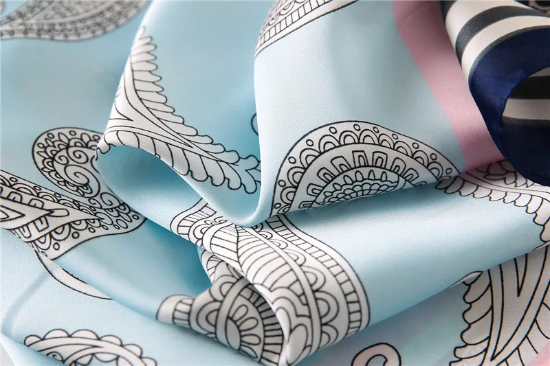 8365227103_2070773686