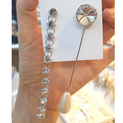 

WKOUD EAM Jewelry / 2019 New Fashion Temperament Imitation Pearl Rhinestone Long Type Stud Earrings Women's Accessories S#R701