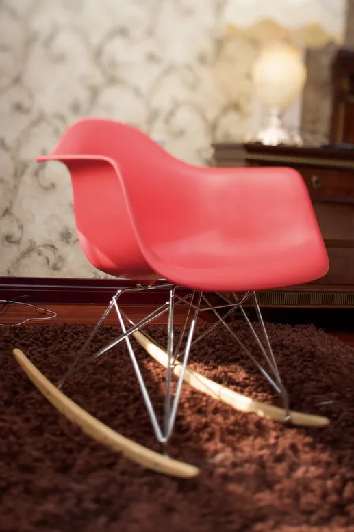 Современный пластмассовое кресло-качалка. Модный пластиковый стул для отдыха. Кресло-качалка с подлокотниками. Пластмассовое кресло-качалка/Популярная качалка