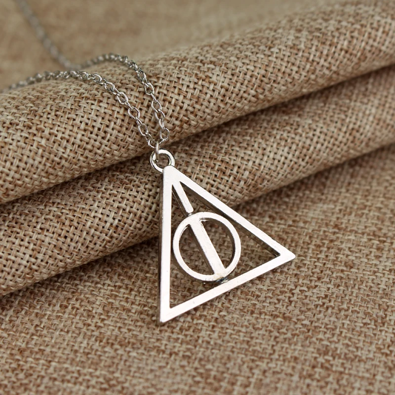 20 шт/партия популярный Киношный ожерелье Гарри Deathly Hallows модная вращающаяся подвеска треугольная цепочка ожерелье для женщин и мужчин ювелирные изделия