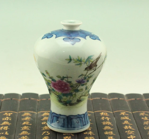 

Exquisite Chinese Antique Collectible Porcelain Handmade Peony Flower and Bird Ornament Vase