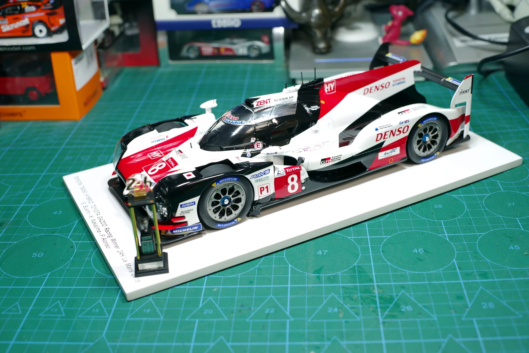 SPARK Decast модель автомобиля 1/18 Le Mans Чемпионат для Toyota TS050 Hybrid 8# Alonso сплав модель автомобиля игрушка с оригинальной коробкой