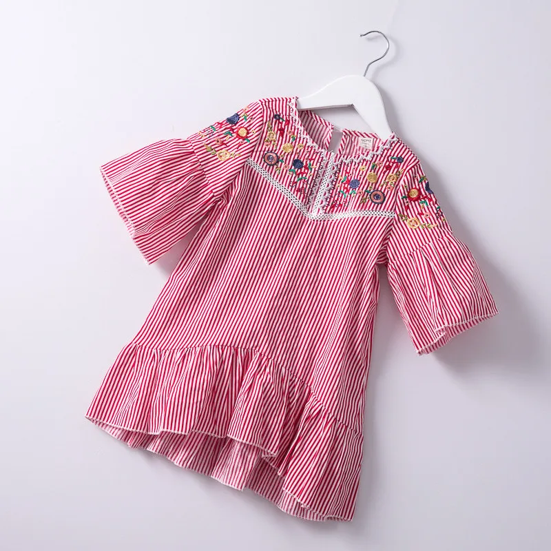 Летнее яркое платье с цветочной вышивкой и вырезом лодочкой; детское платье с рукавами-фонариками; повседневные платья для маленьких девочек