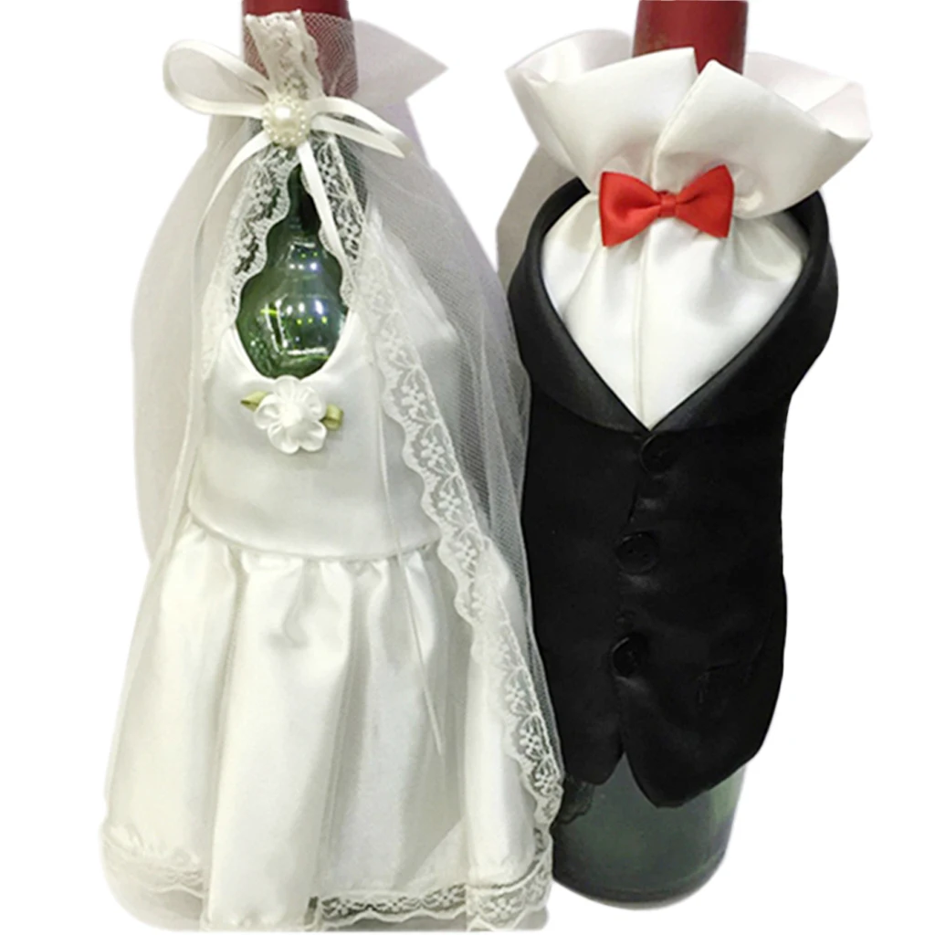 

Hot 2pcs Beer Wine Bottle Can Cooler Sleeve Holder Wedding Bride Dress Bridegroom Tuxedo for Wedding Party Decoration Can Cooler