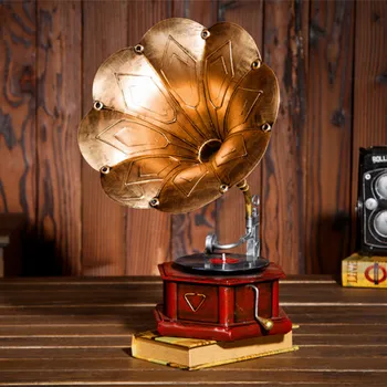 

European Jingmei / Vintage wrought iron window model phonograph turntables props antique ornaments of soft decoration