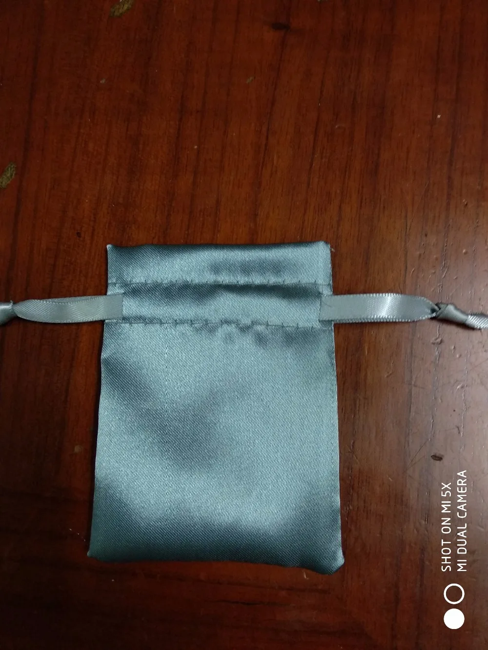 100 шт. Бесплатная доставка Атлас drawstring атласные мешочки ювелирных изделий