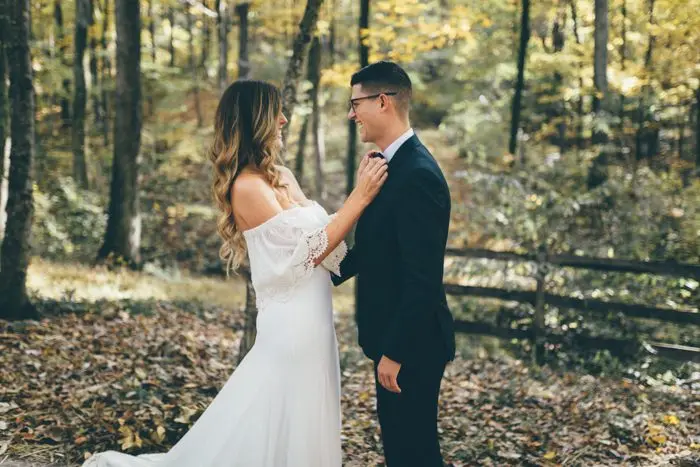 this-oakleaf-cottage-wedding-perfectly-nails-free-spirited-sophistication-amber-phinisee-30-700x467