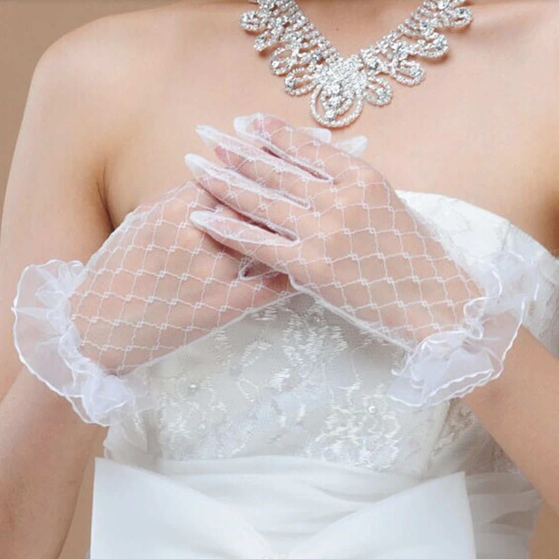

Women Lace Finger Gloves Chic Banquet Mittens Evening Party White Finger Short Net Yarn Lace Paragraph Celebration Gloves