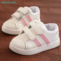 Детская обувь для девочек и мальчиков спортивная обувь новый Antislip мягкая подошва дети детские тапки Повседневное плоские кроссовки белые