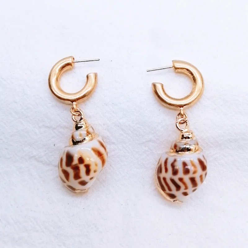 

Fashion Letters Cowrie Shell Earring for Women 2019 Gold Color Geometric Statement Drop Earring Female Gift Boucle D'oreille