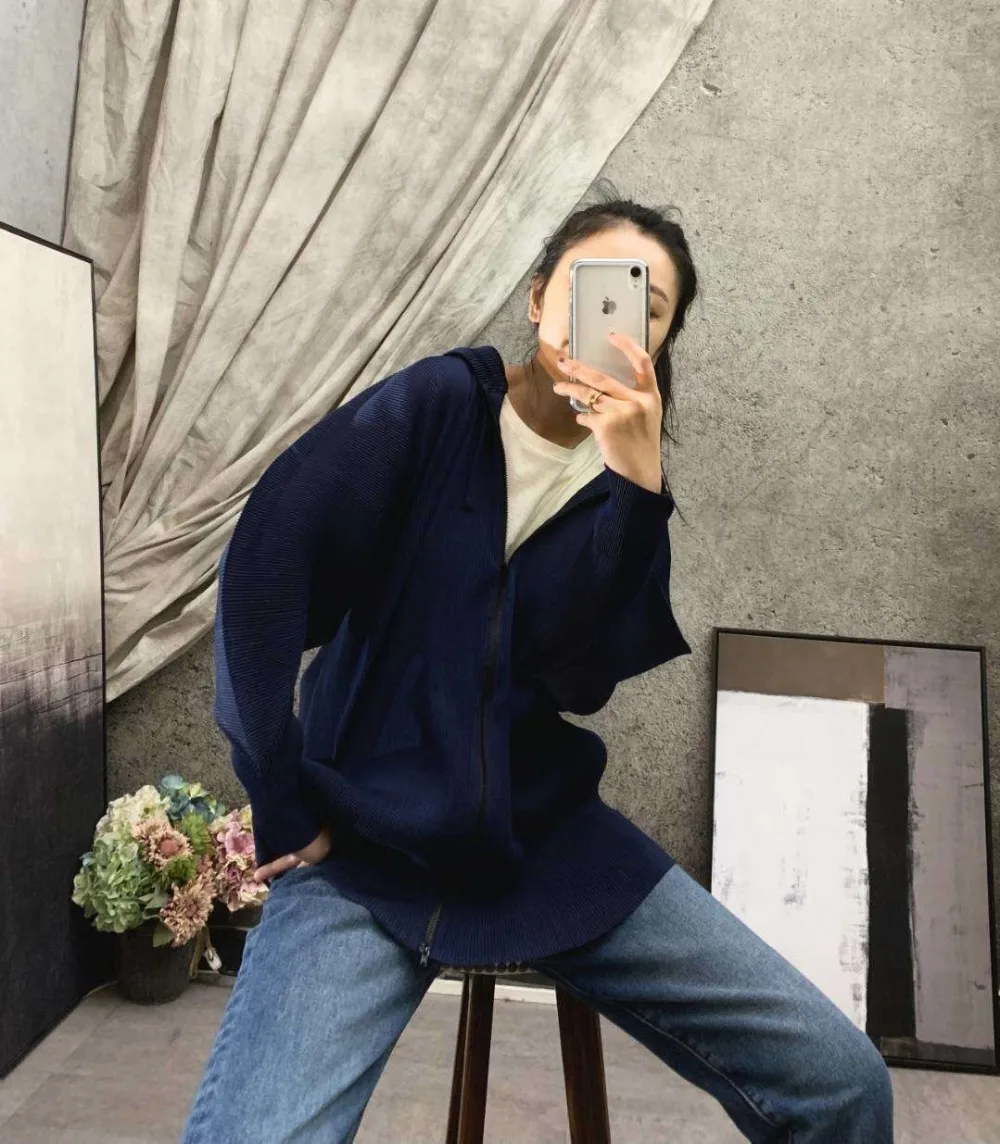 

HOT SELLING Miyake fold Geometric pattern solid zipper pleated short coat hooded coat IN STOCK