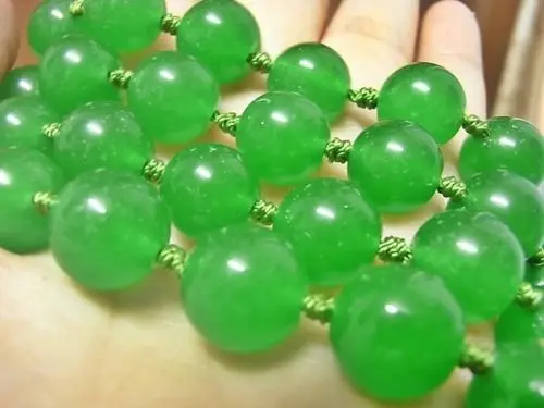 

0269 TRANSLUCENT EMERALD GREEN JADE BEADS HAND-KNOTTED NECKLACE