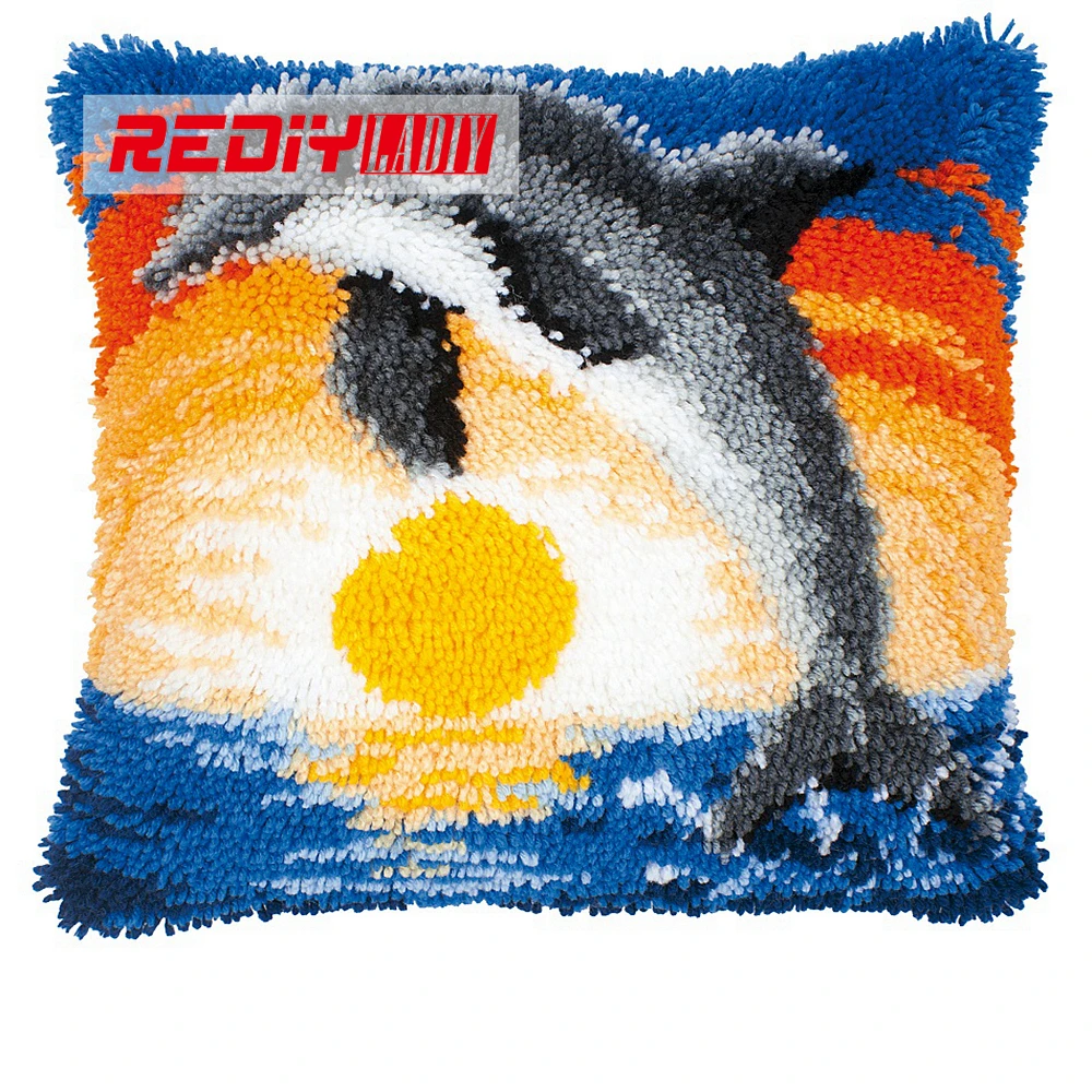 

3D Latch Hook Pillow Kits Jumping Dolphin Hot DIY Needlework Crocheting Rug Kits Yarn Handmade Unfinished Embroidery Pillowcase