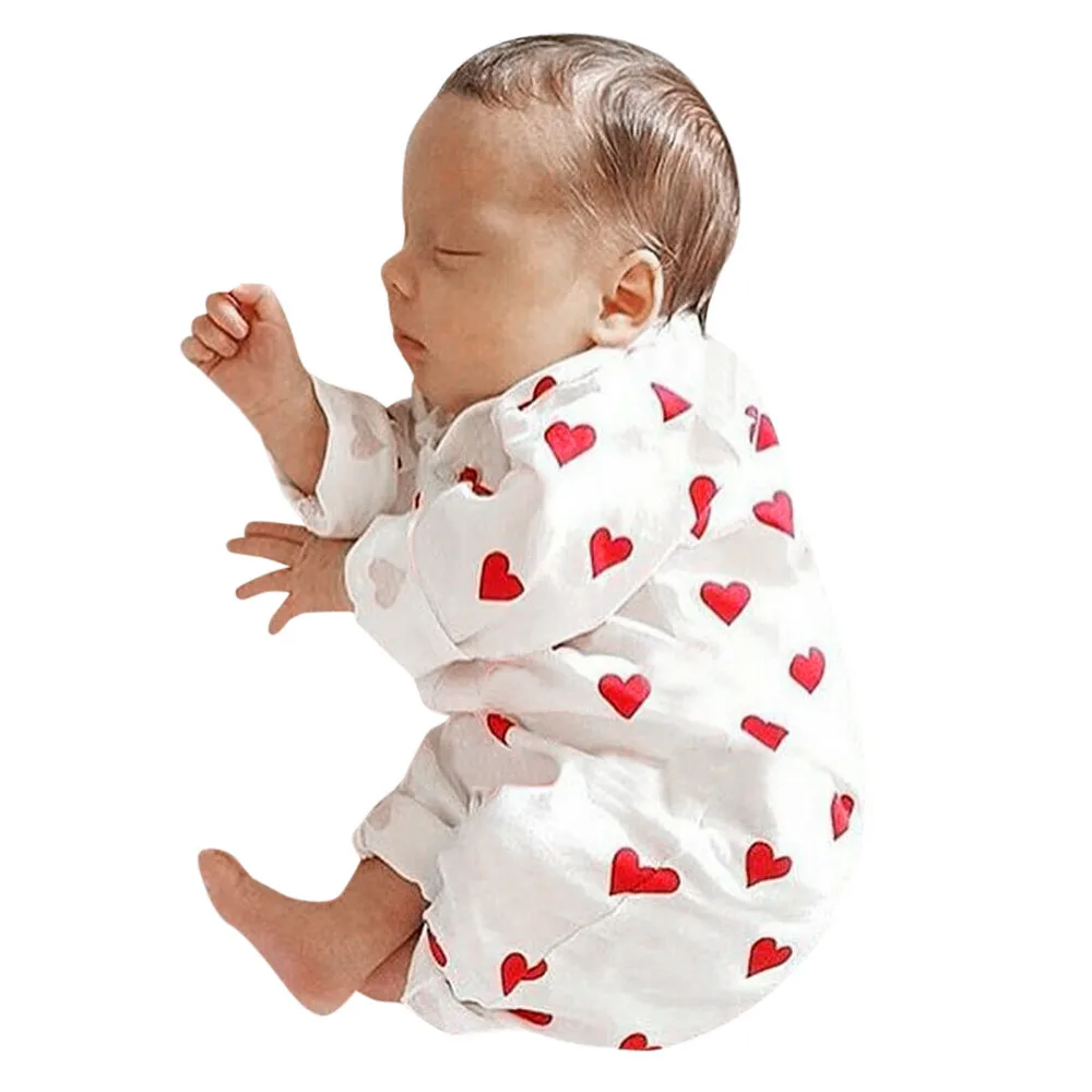 Одежда для новорожденных и маленьких мальчиков и девочек комбинезон с длинными рукавами и принтом сердца, спортивный костюм осенне-зимняя одежда для детей возрастом от 3 месяцев до 18 месяцев