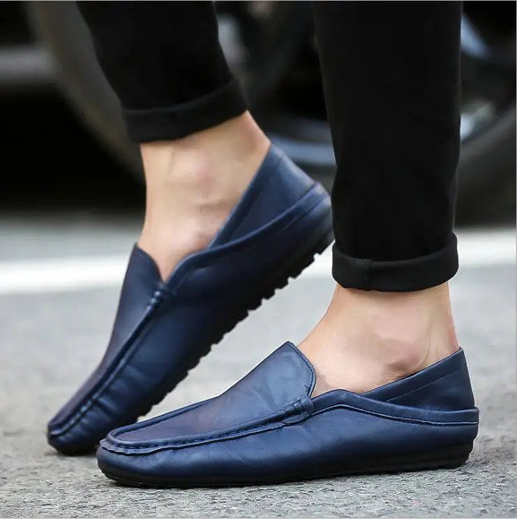 

2018 slip on casual men loafers spring and autumn mens moccasins shoes Patent leather men's flats driving shoes