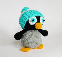 Вязаная игрушка-погремушка фигурка пингвина номер wx006