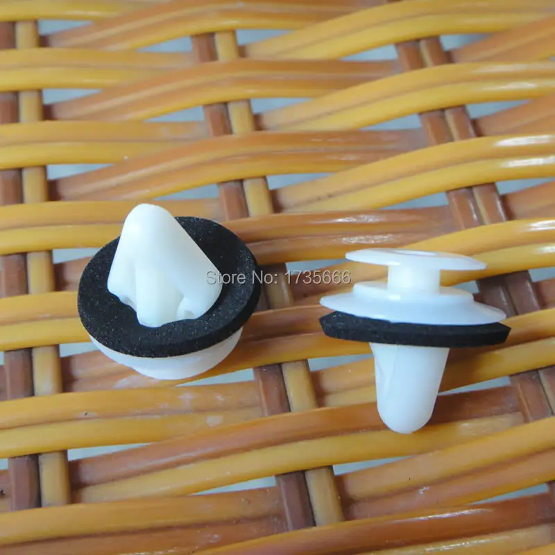 Set of 100PCS Exterior Door Plastic Trim Moulding Panel Skirt Clips